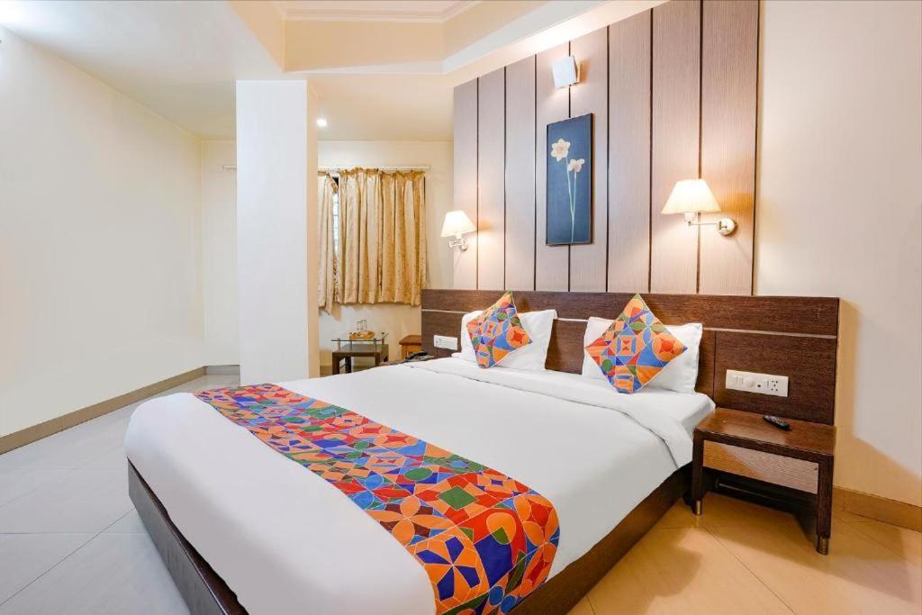 מלון פונה Gandharva Residency Swargate מראה חיצוני תמונה
