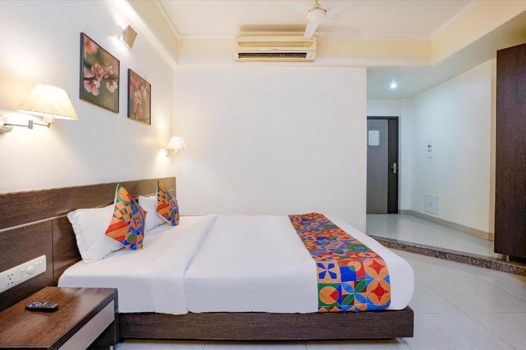 מלון פונה Gandharva Residency Swargate מראה חיצוני תמונה