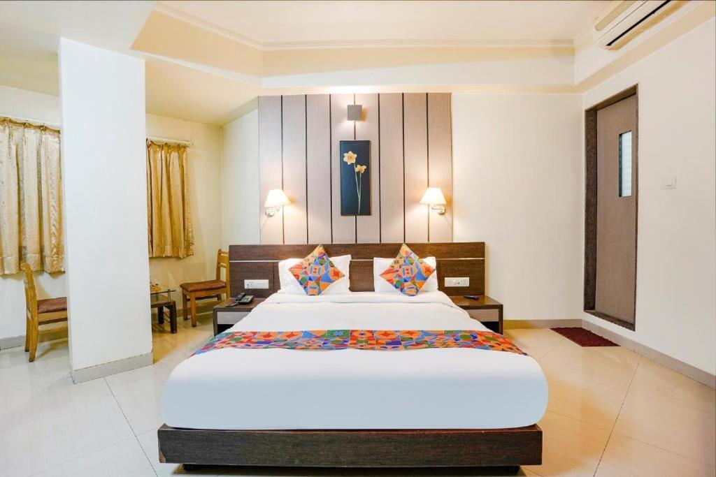 מלון פונה Gandharva Residency Swargate מראה חיצוני תמונה