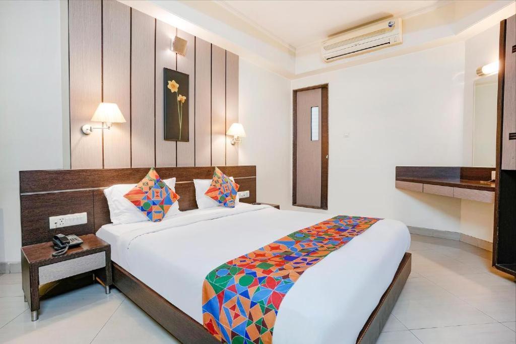 מלון פונה Gandharva Residency Swargate מראה חיצוני תמונה