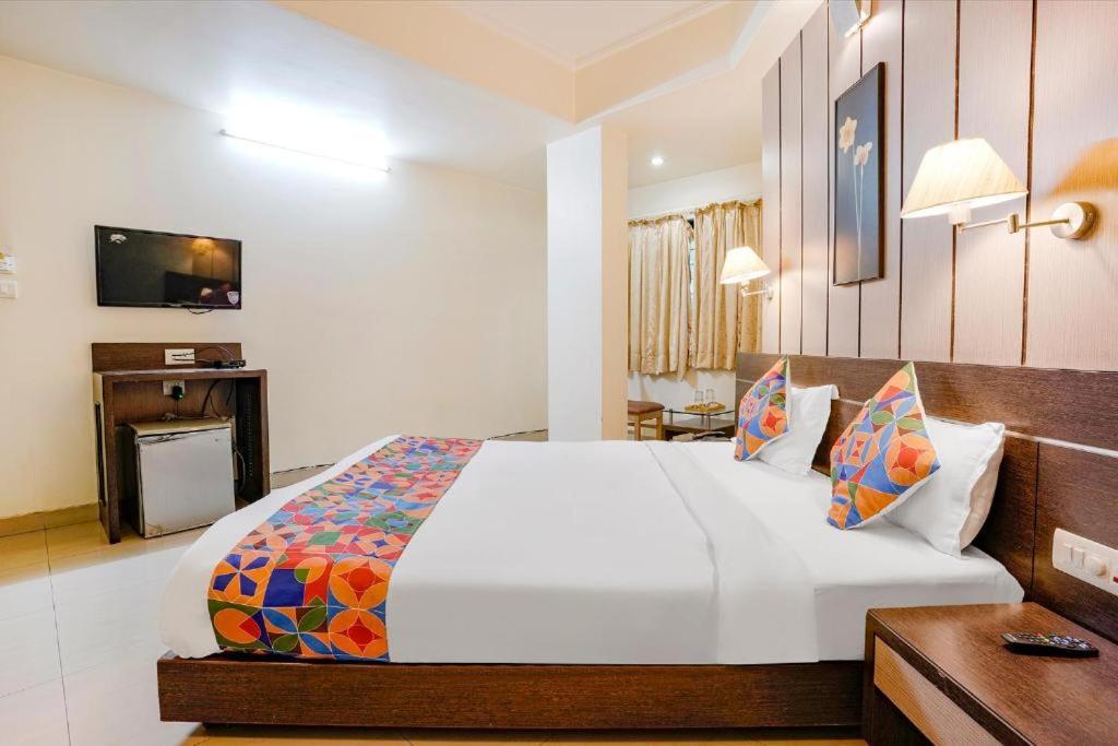מלון פונה Gandharva Residency Swargate מראה חיצוני תמונה