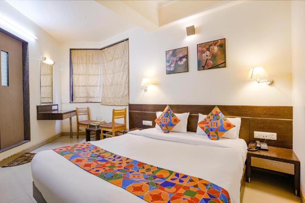 מלון פונה Gandharva Residency Swargate מראה חיצוני תמונה